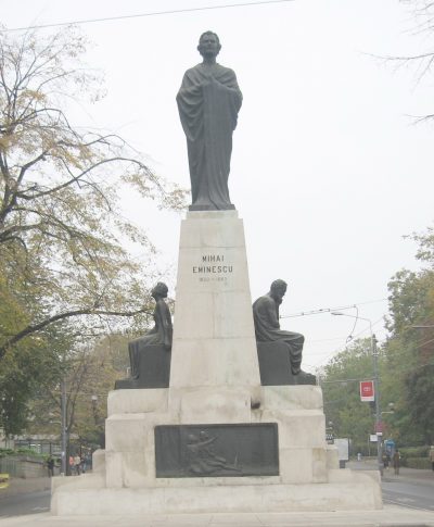 (COD 2082) &#8211; Statuia lui Mihai Eminescu Iasi