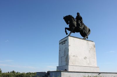 (cod 4285) Statuia generalului Alexandr Suvorov din Dragosloveni